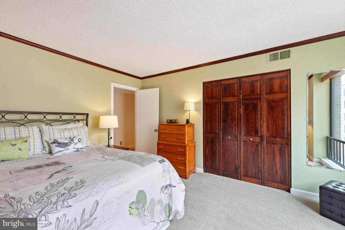 1099 22nd STREET NW Unit: 611