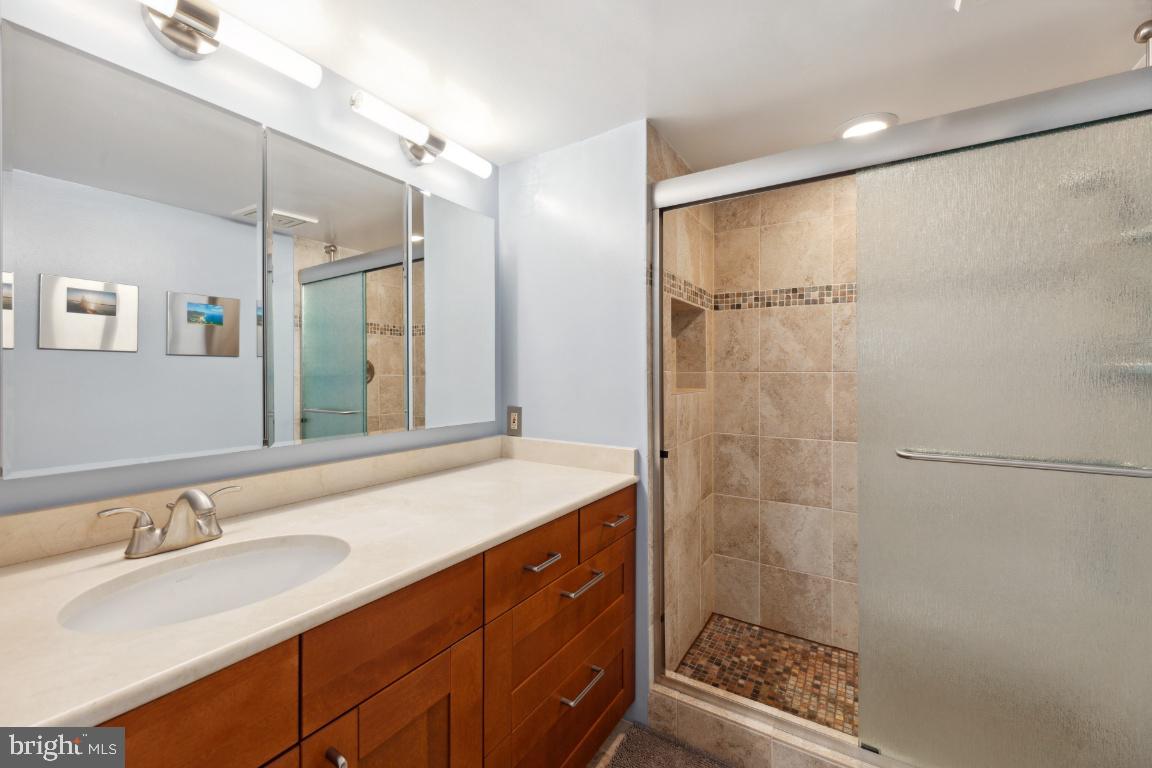 1099 22nd STREET NW Unit: 611