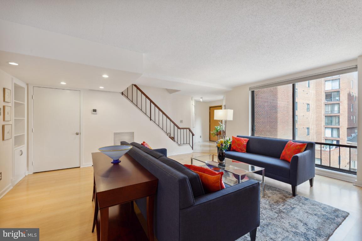 1099 22nd STREET NW Unit: 611
