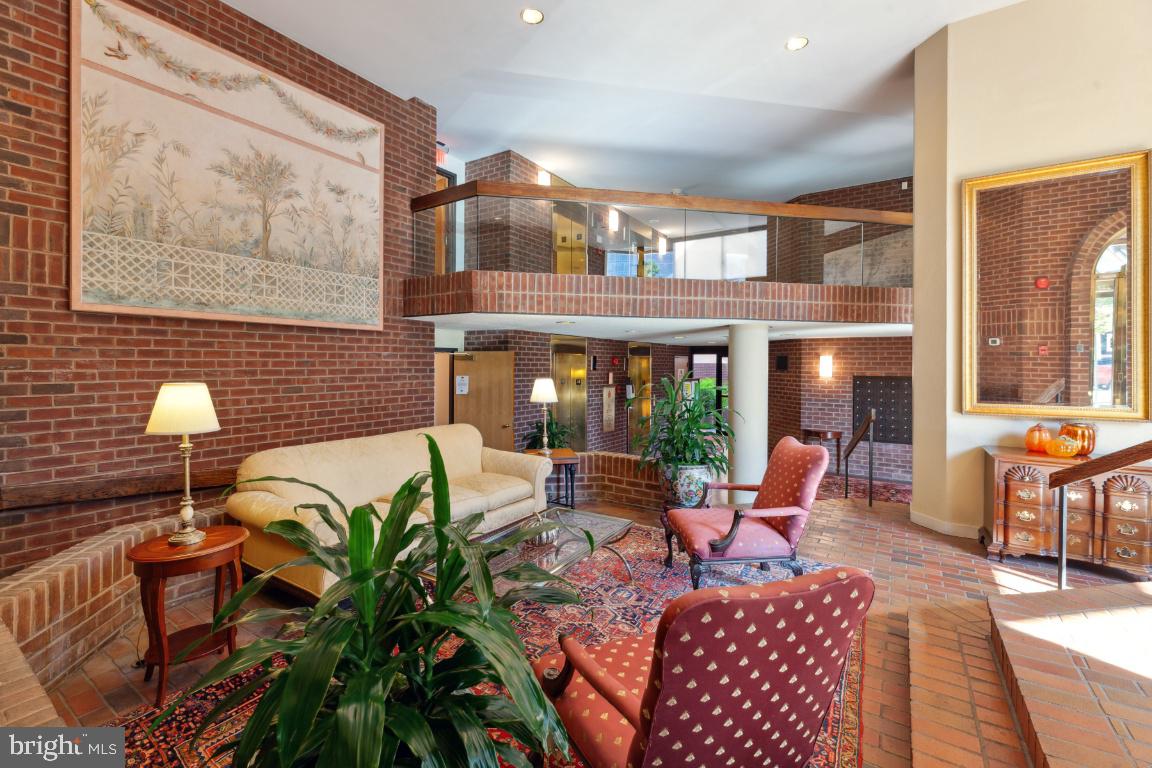 1099 22nd STREET NW Unit: 611