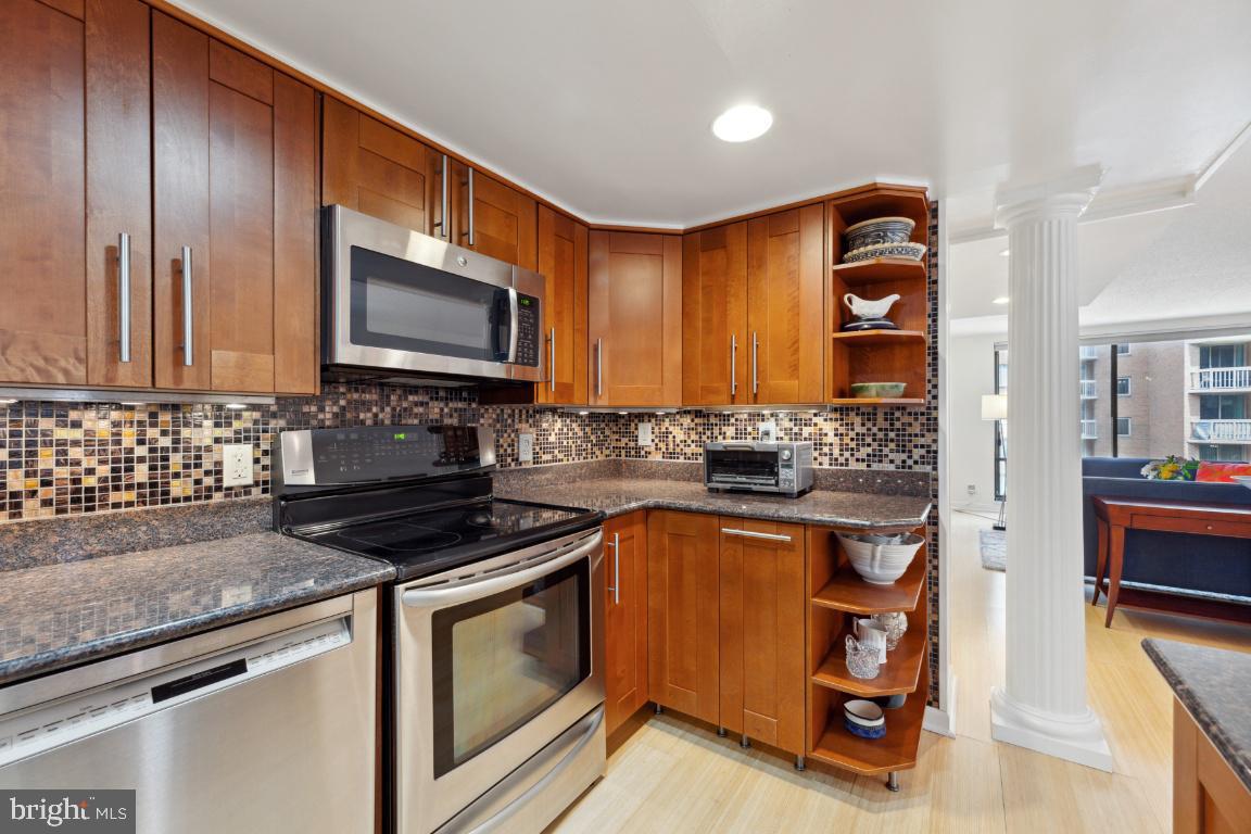 1099 22nd STREET NW Unit: 611