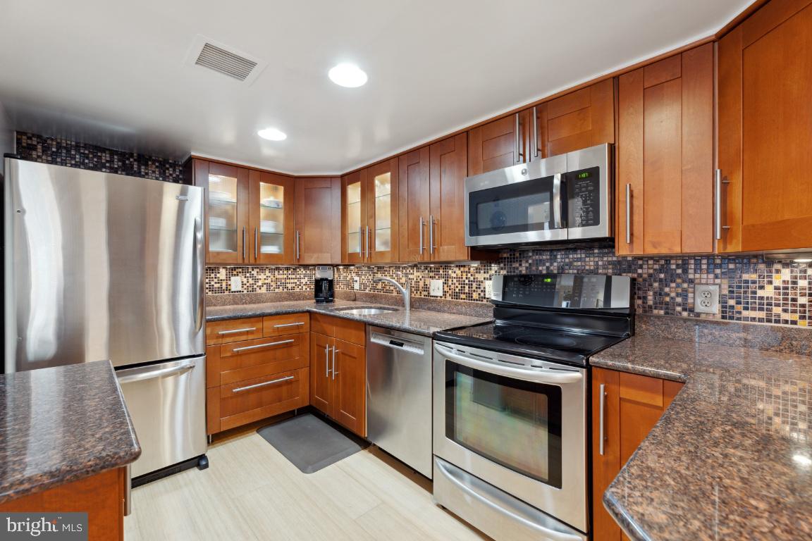 1099 22nd STREET NW Unit: 611