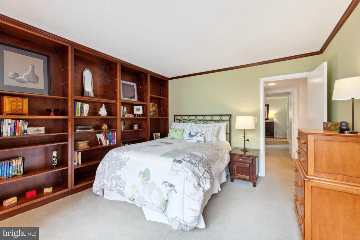 1099 22nd STREET NW Unit: 611
