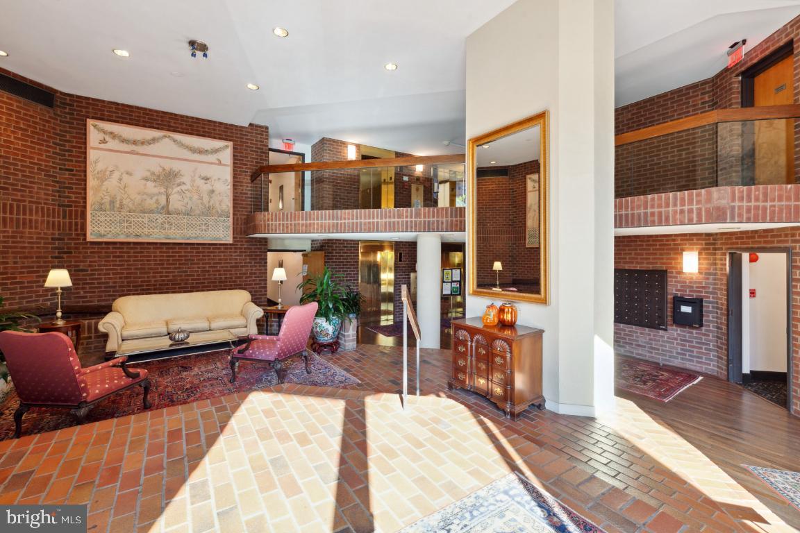 1099 22nd STREET NW Unit: 611