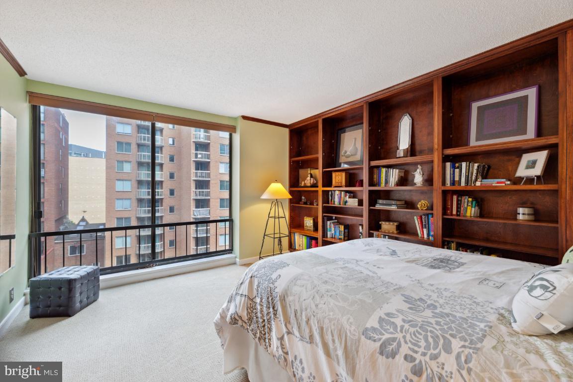 1099 22nd STREET NW Unit: 611