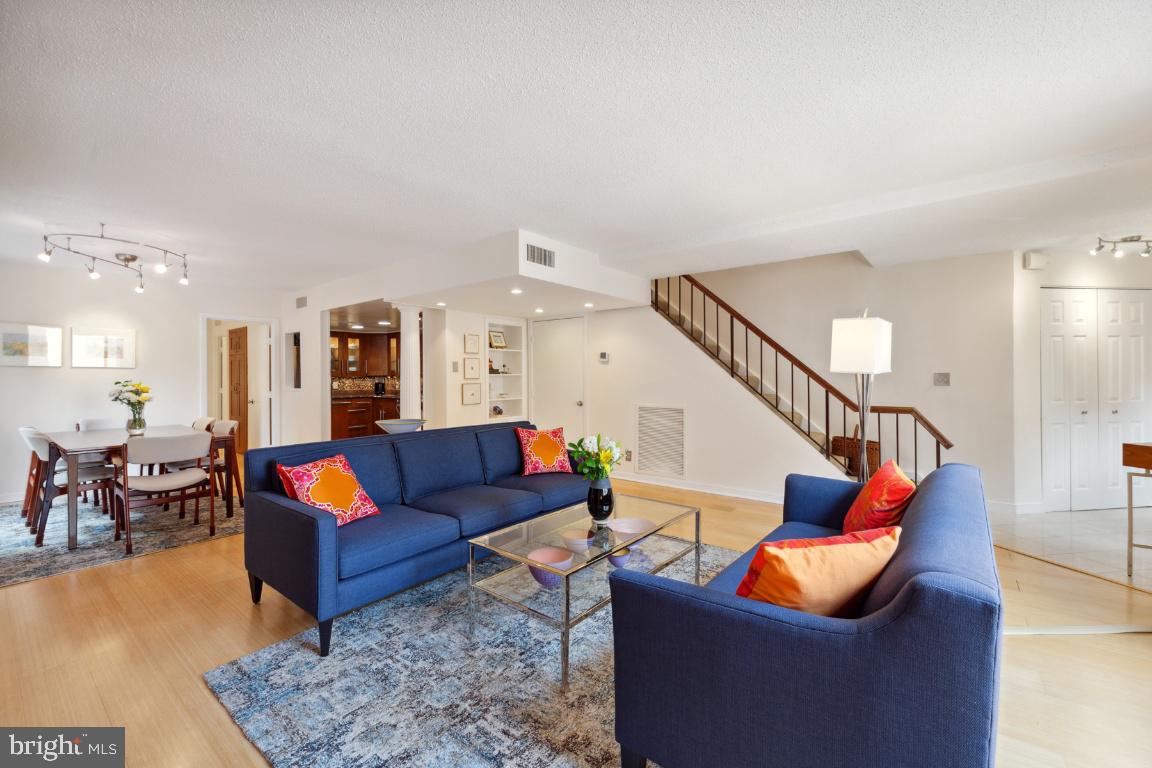 1099 22nd STREET NW Unit: 611