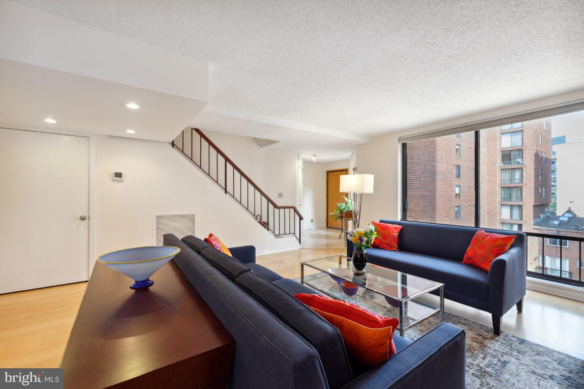 1099 22nd STREET NW Unit: 611