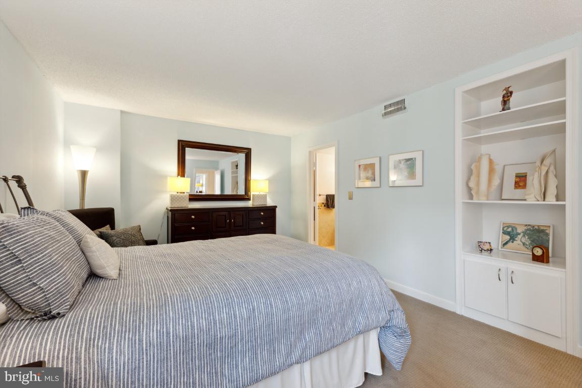 1099 22nd STREET NW Unit: 611