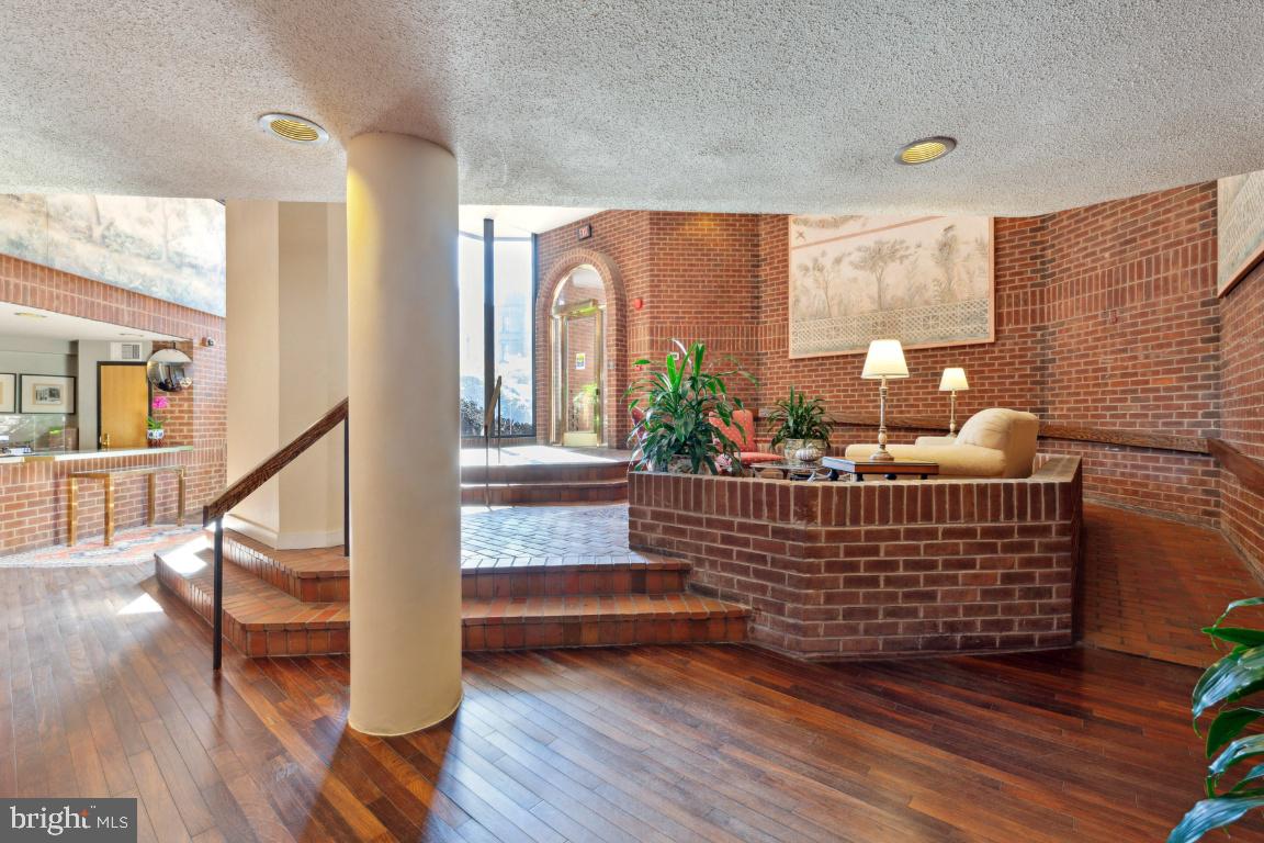 1099 22nd STREET NW Unit: 611