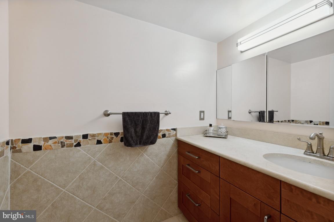 1099 22nd STREET NW Unit: 611
