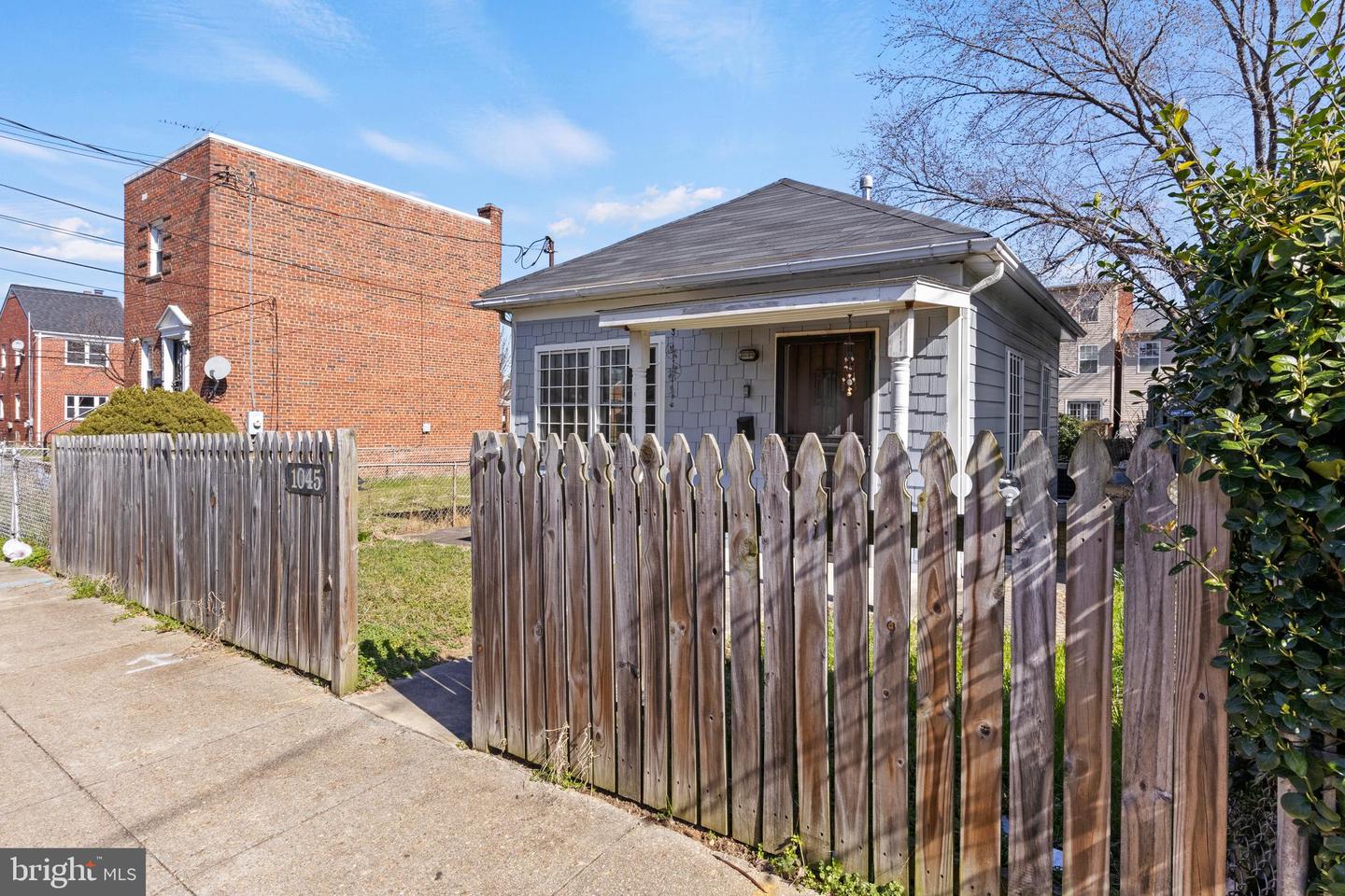 1045 47th STREET NE
