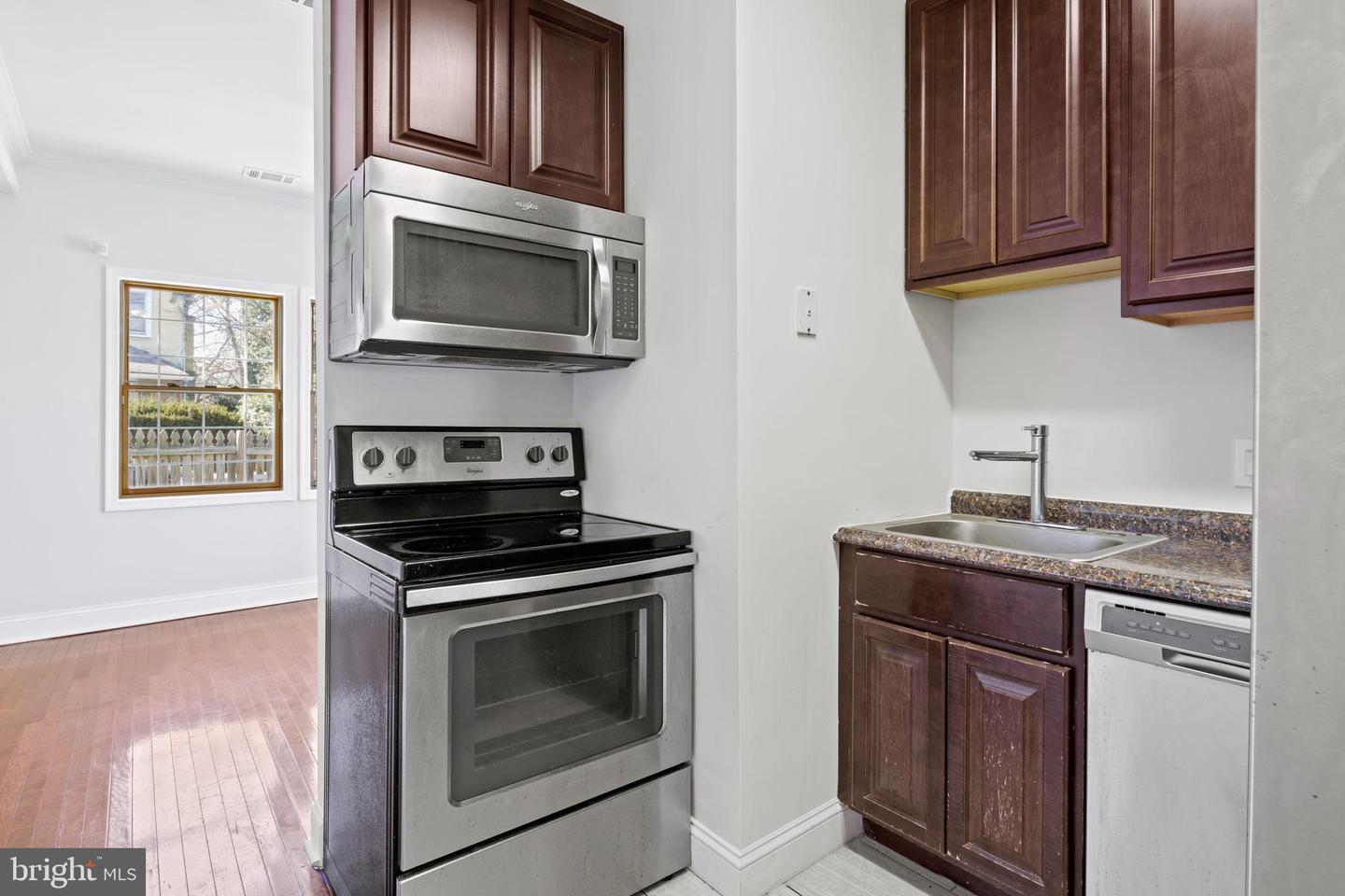 1045 47th STREET NE