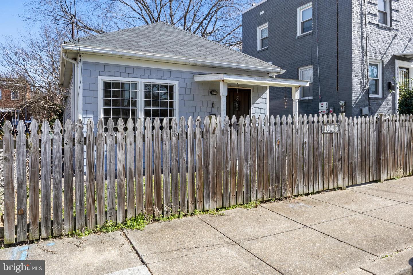 1045 47th STREET NE