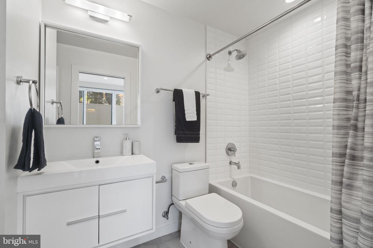 111 Varnum STREET NW Unit: 1