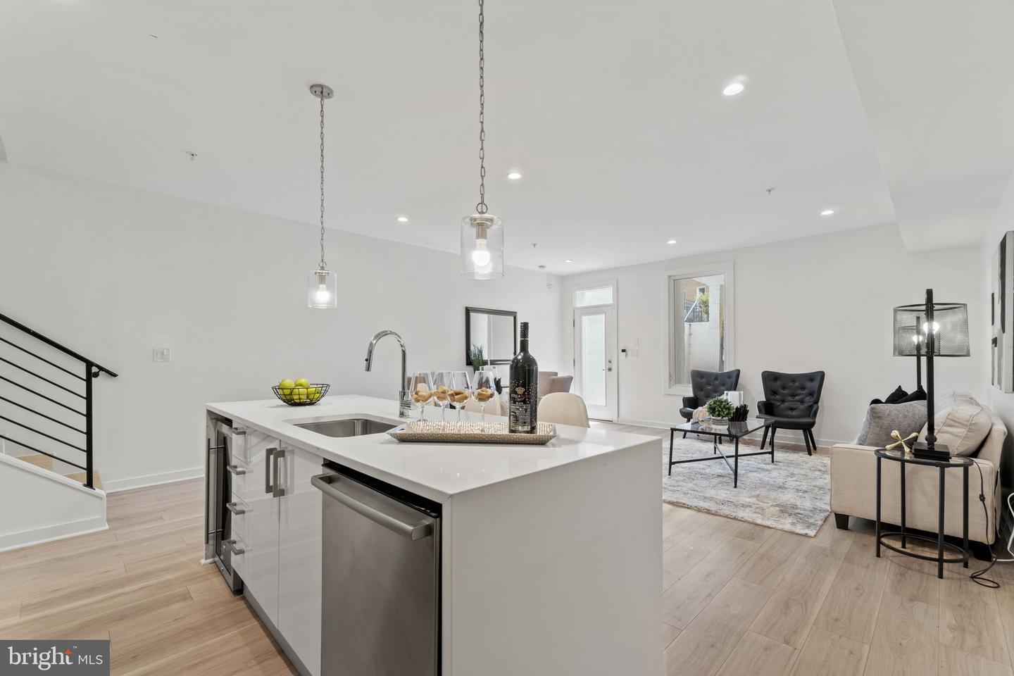 111 Varnum STREET NW Unit: 1