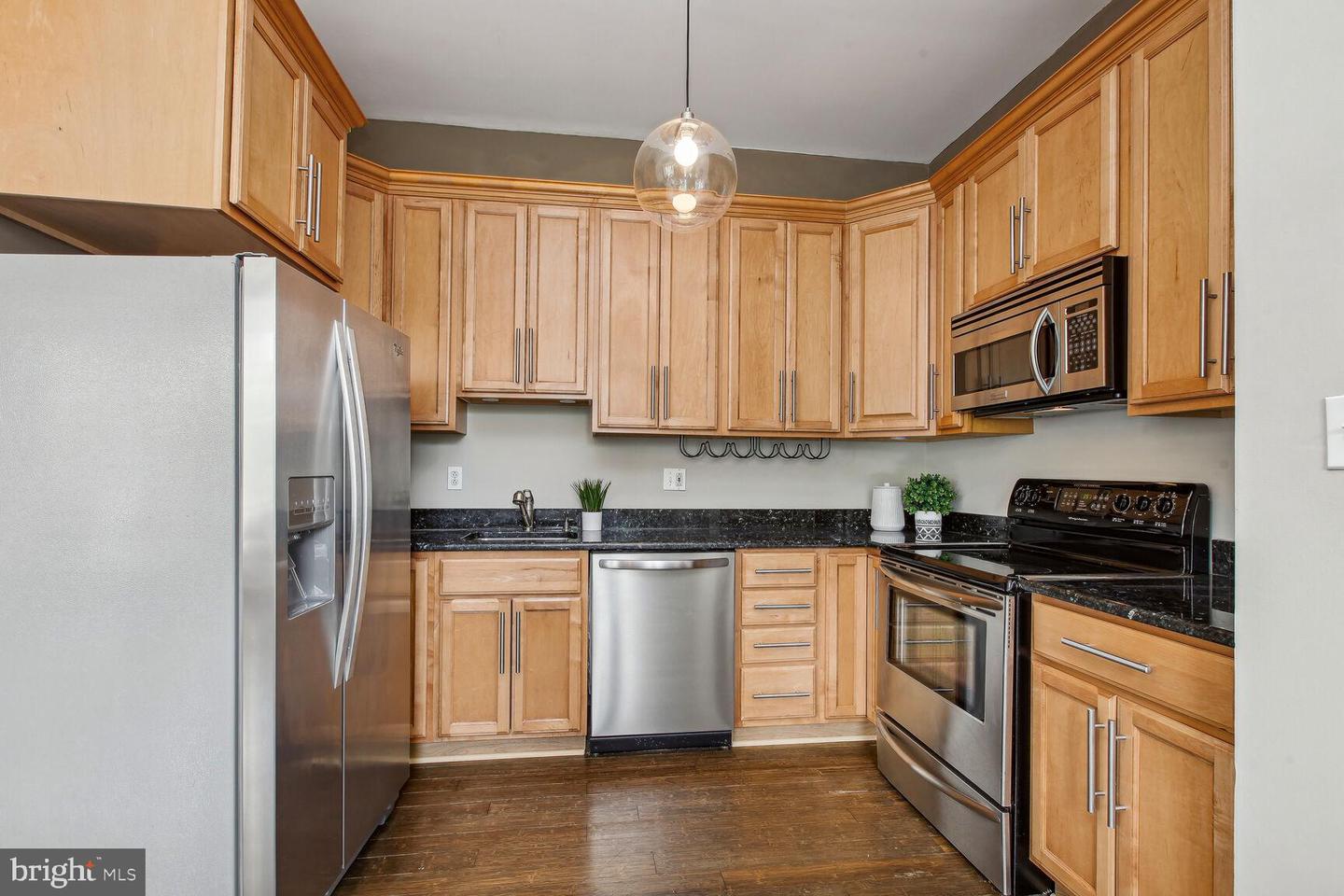 1124 E STREET NE Unit: B