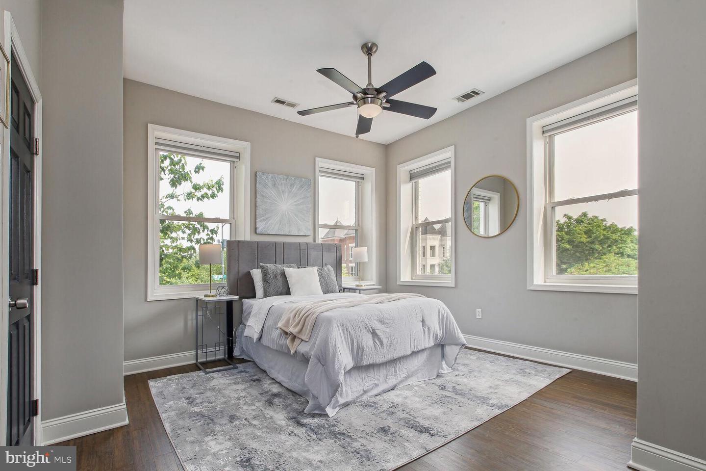 1124 E STREET NE Unit: B