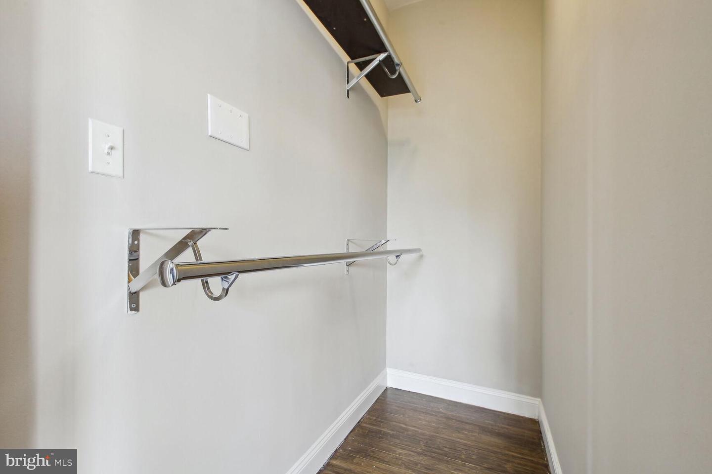 1124 E STREET NE Unit: B