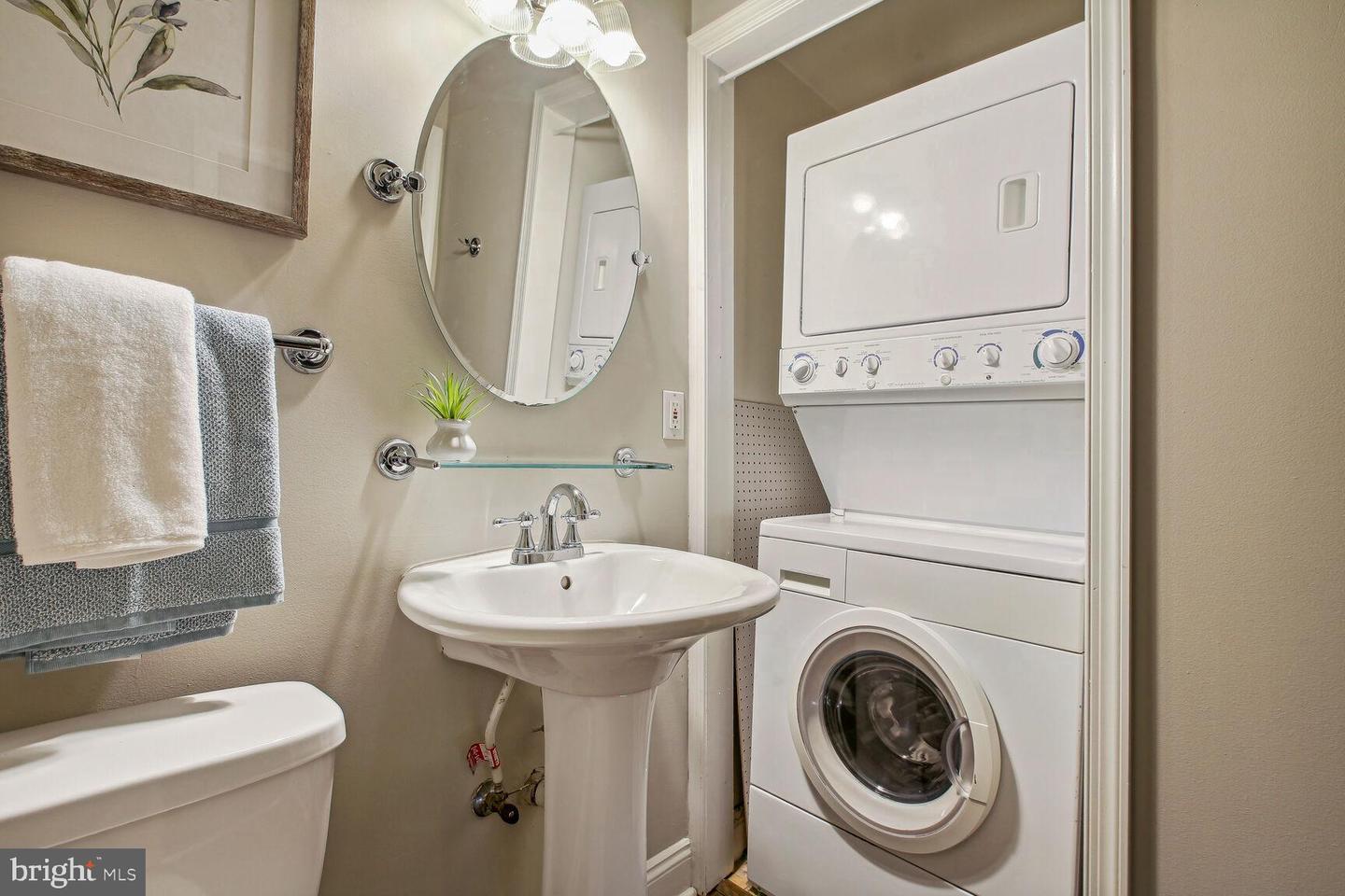 1124 E STREET NE Unit: B
