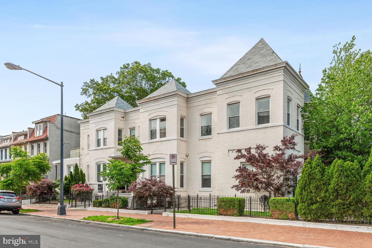 1124 E STREET NE Unit: B