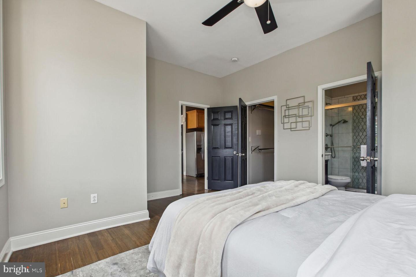 1124 E STREET NE Unit: B