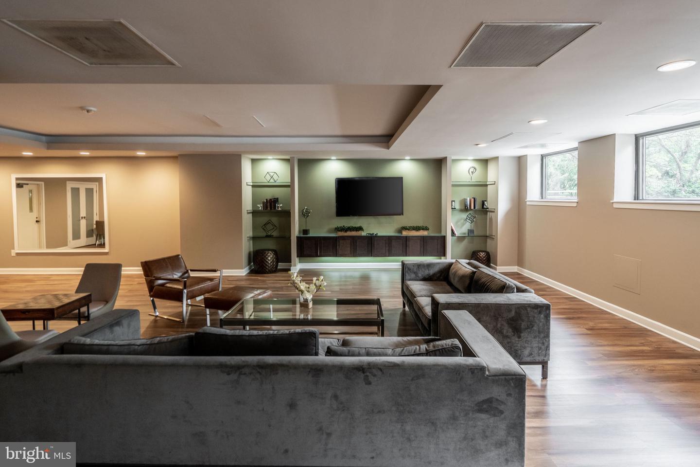 2111 Wisconsin AVENUE NW Unit: 512