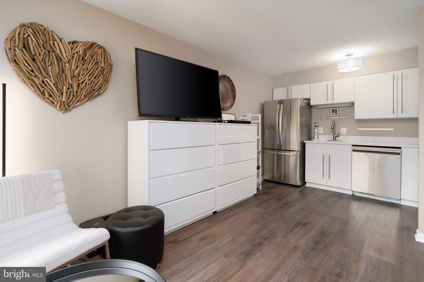2111 Wisconsin AVENUE NW Unit: 512