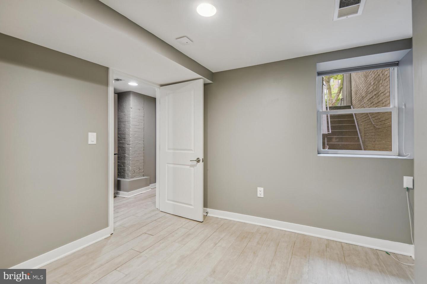 933 Westminster STREET NW Unit: B