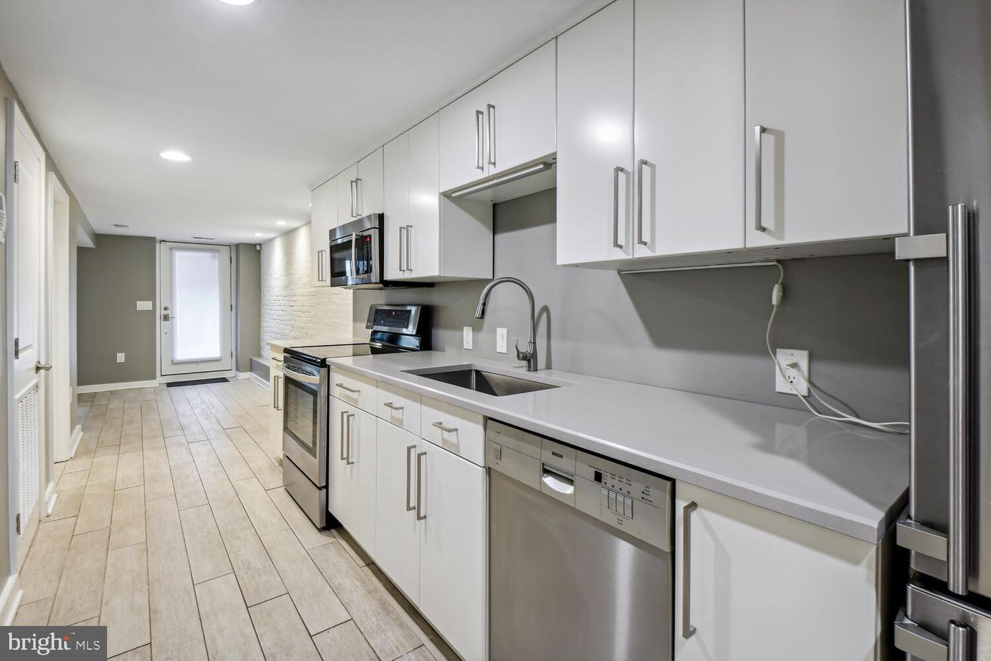 933 Westminster STREET NW Unit: B
