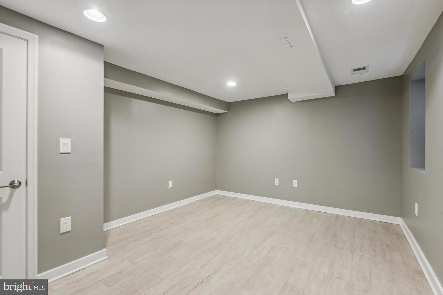 933 Westminster STREET NW Unit: B