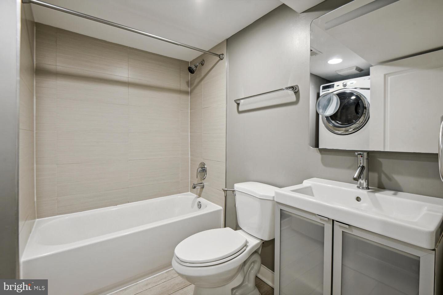 933 Westminster STREET NW Unit: B