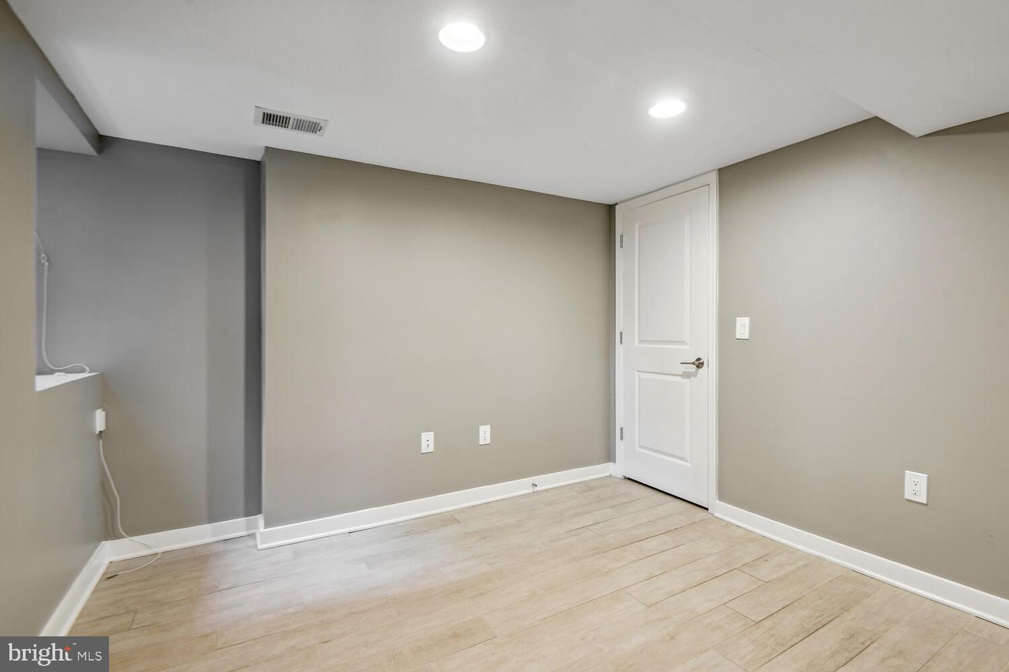 933 Westminster STREET NW Unit: B