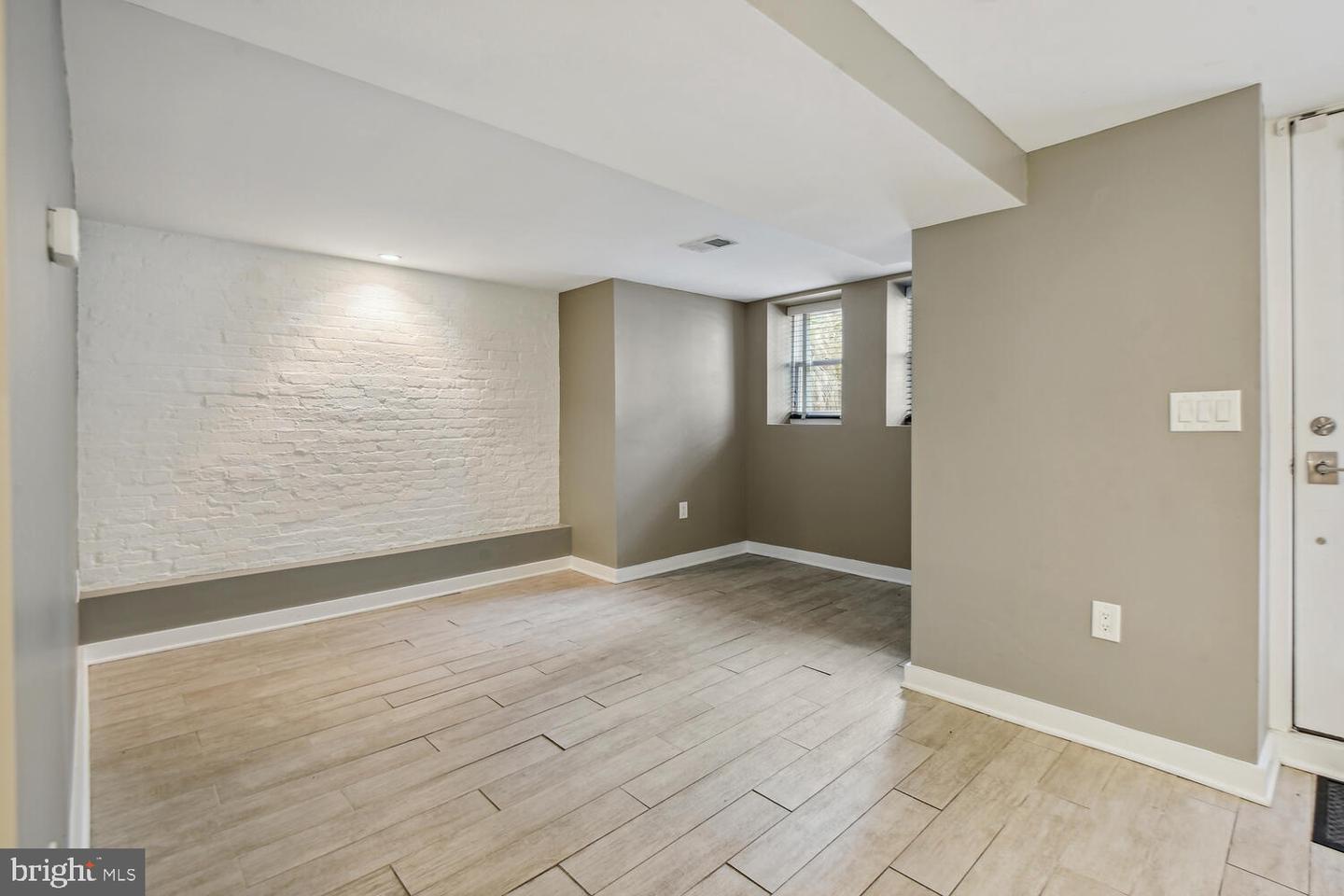 933 Westminster STREET NW Unit: B