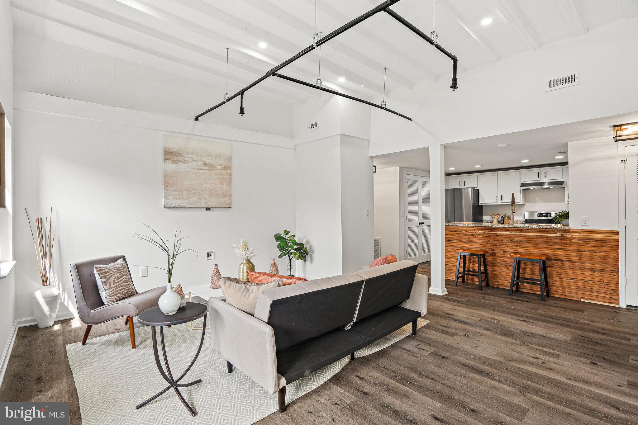 1240 Holbrook TERRACE NE Unit: 204