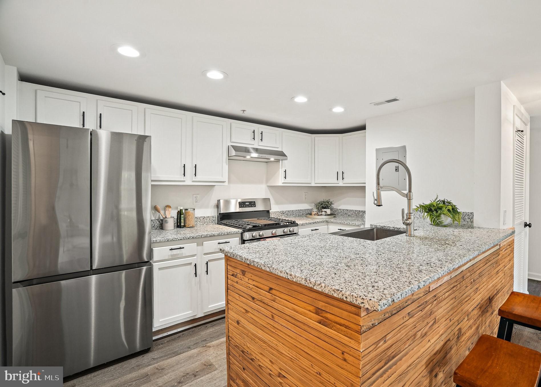 1240 Holbrook TERRACE NE Unit: 204