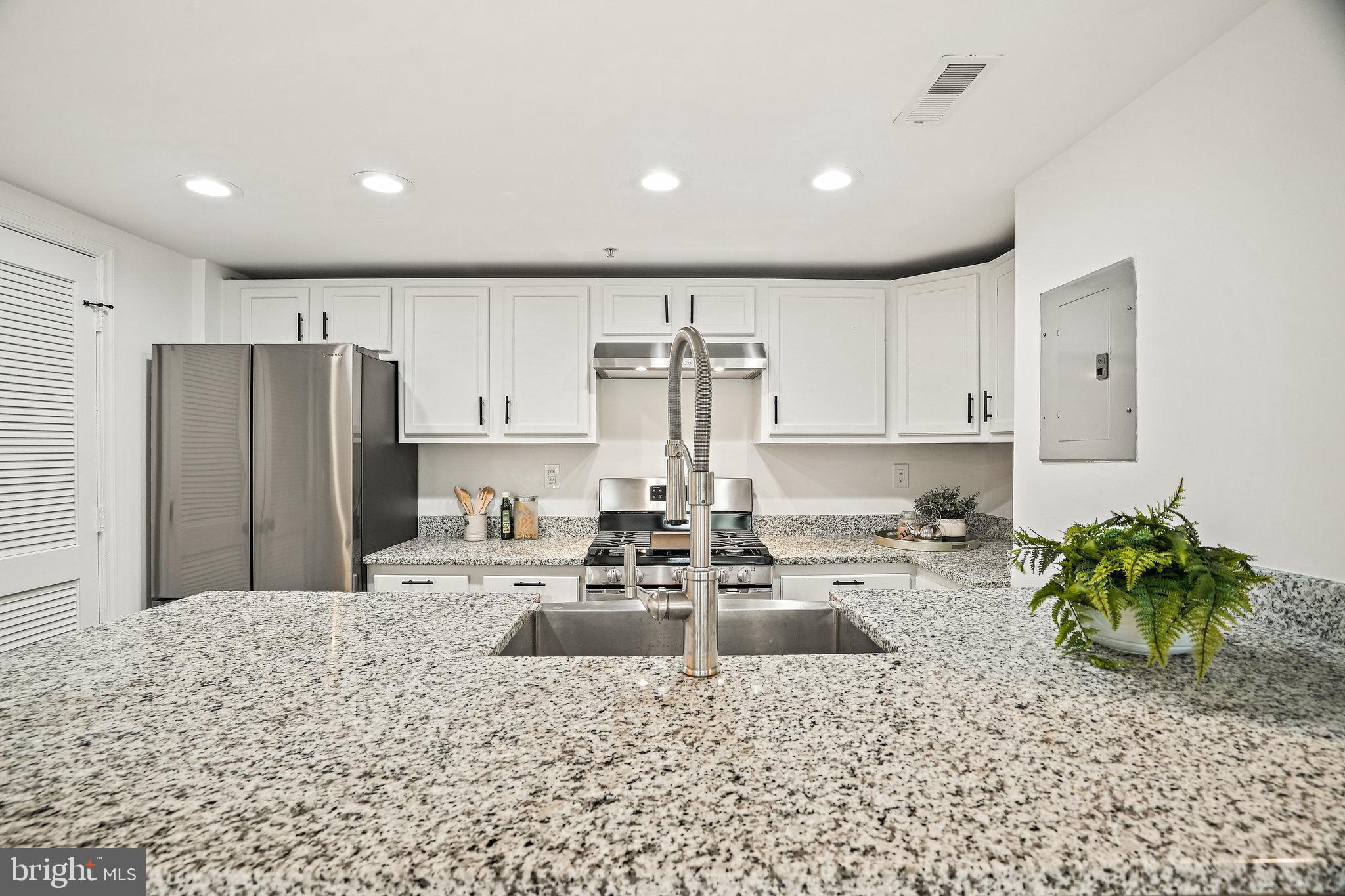 1240 Holbrook TERRACE NE Unit: 204