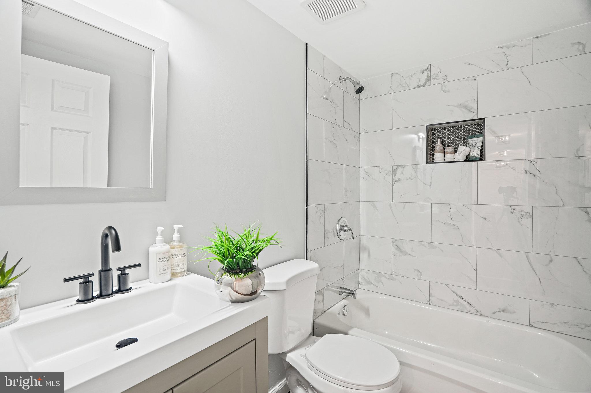 1240 Holbrook TERRACE NE Unit: 204