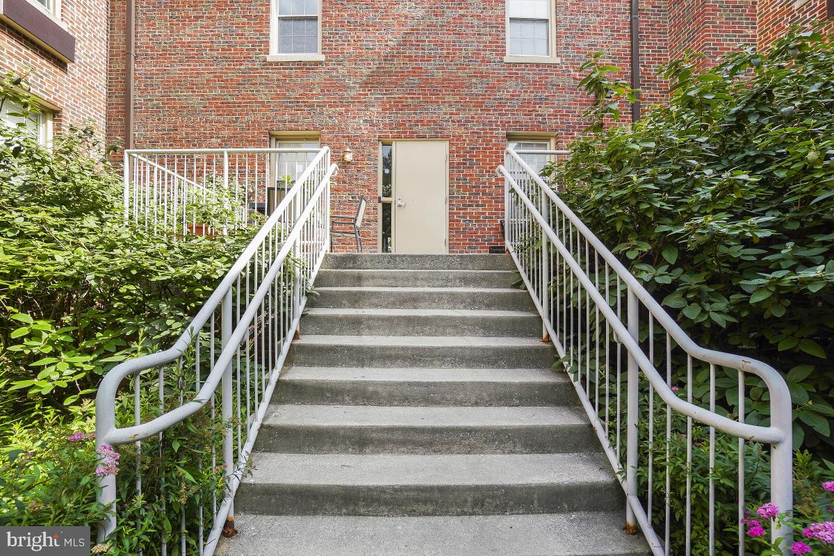 422 Butternut STREET NW Unit: 106