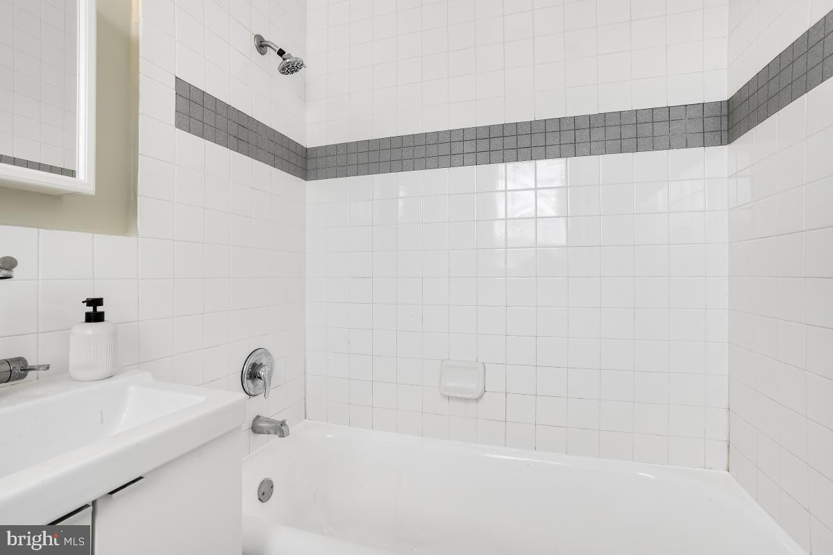 422 Butternut STREET NW Unit: 106