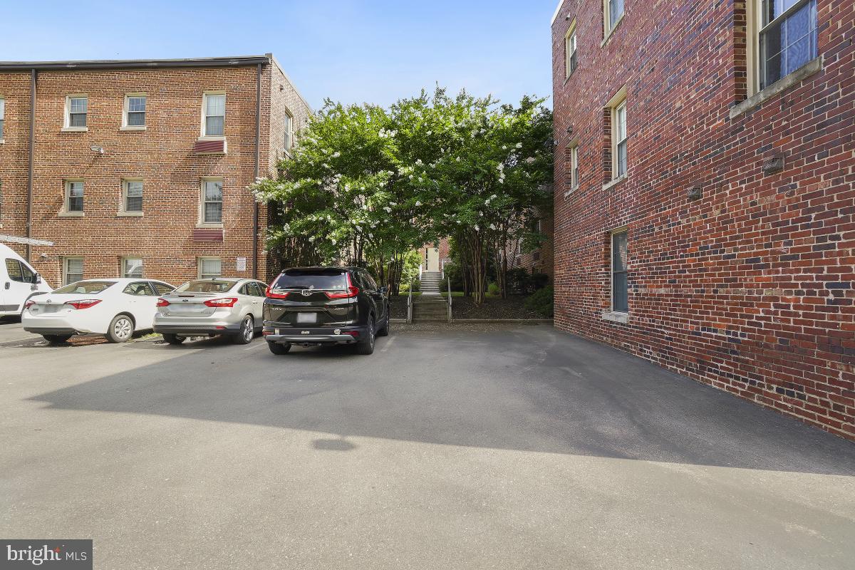 422 Butternut STREET NW Unit: 106