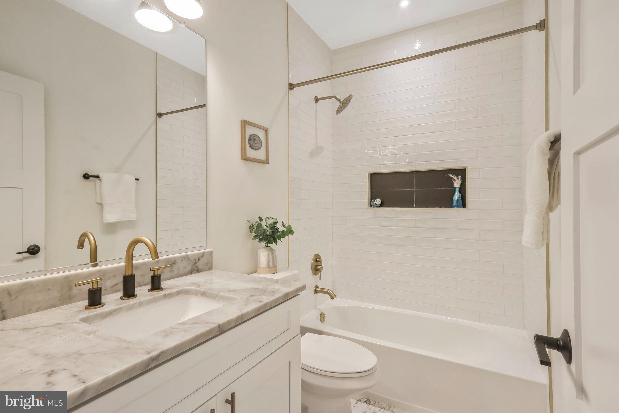 826 Varnum STREET NW Unit: 2