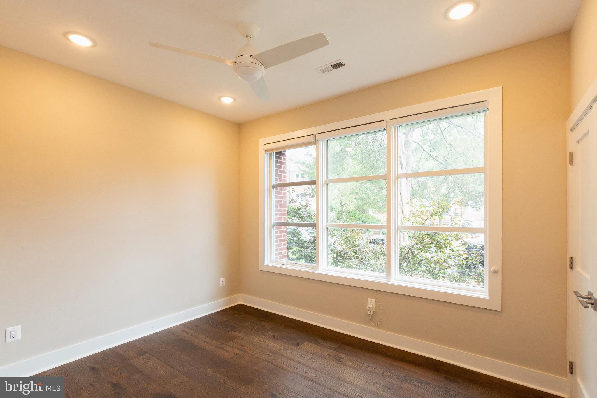 2200 3rd STREET NE Unit: 3
