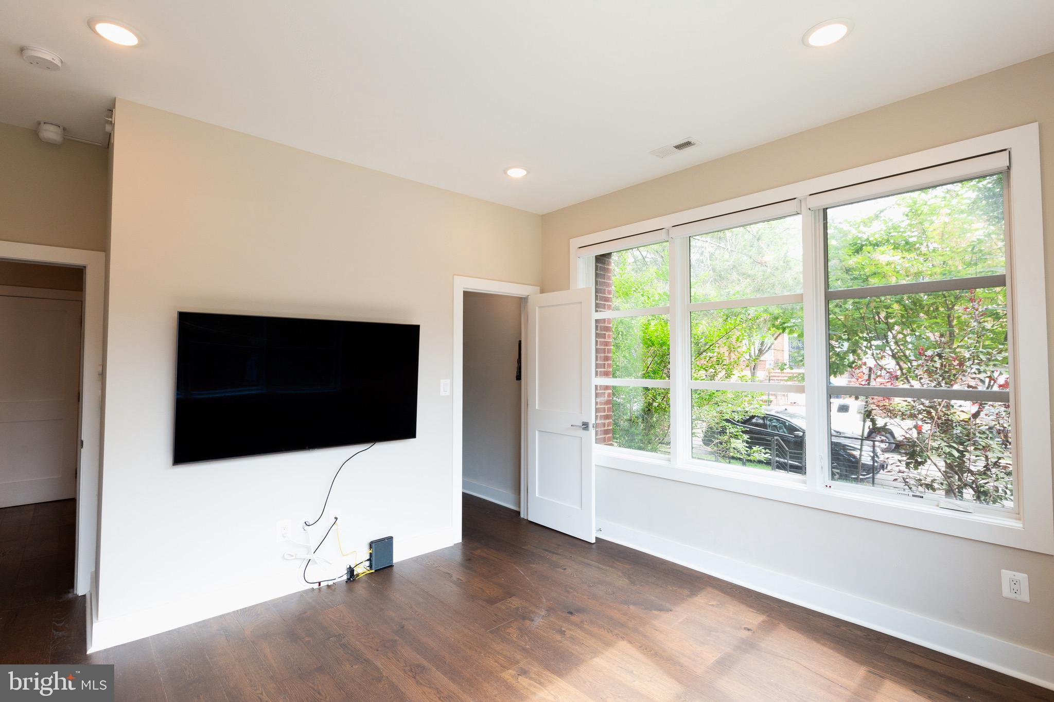 2200 3rd STREET NE Unit: 3