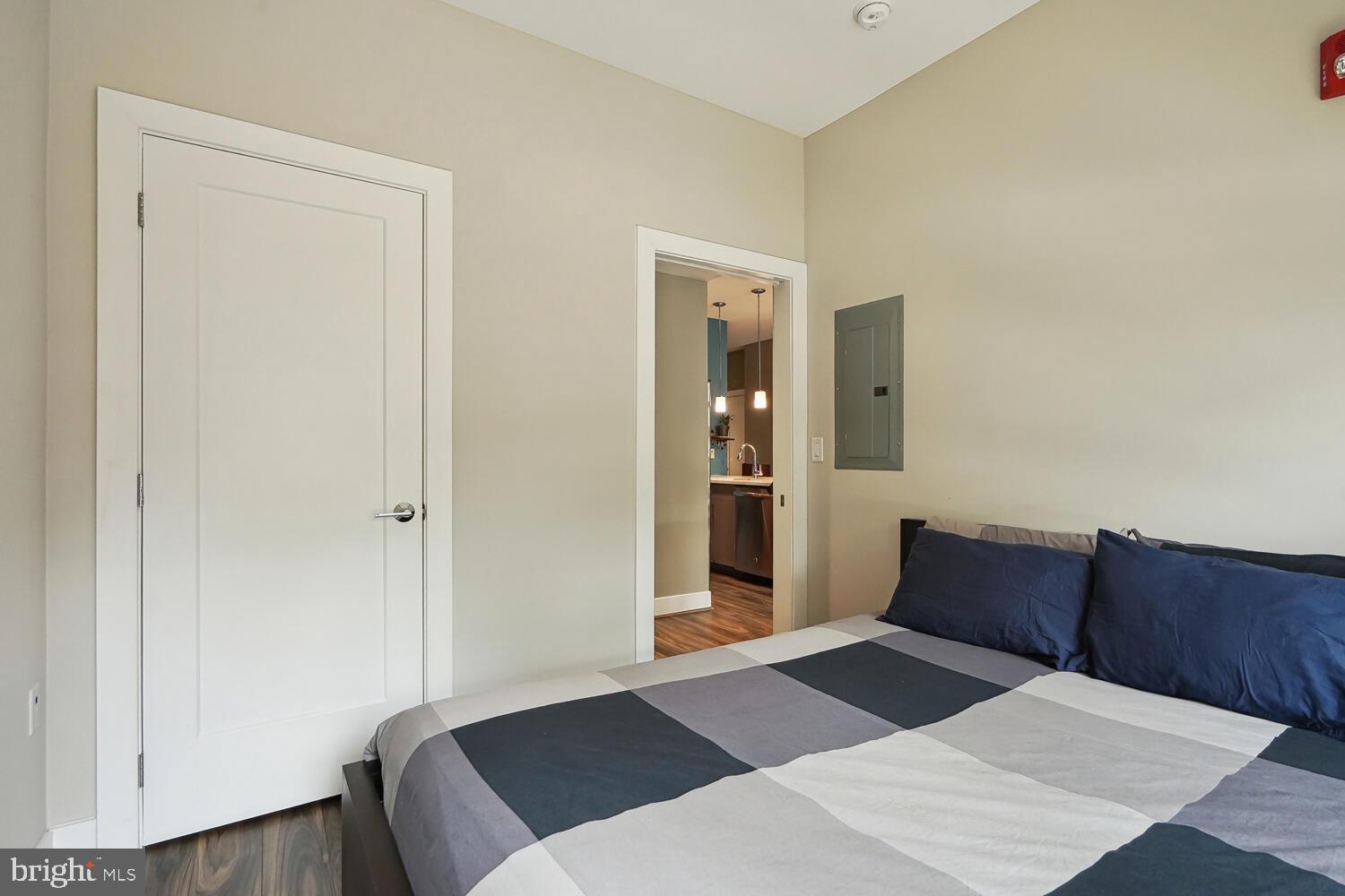 1111 Orren STREET NE Unit: 201