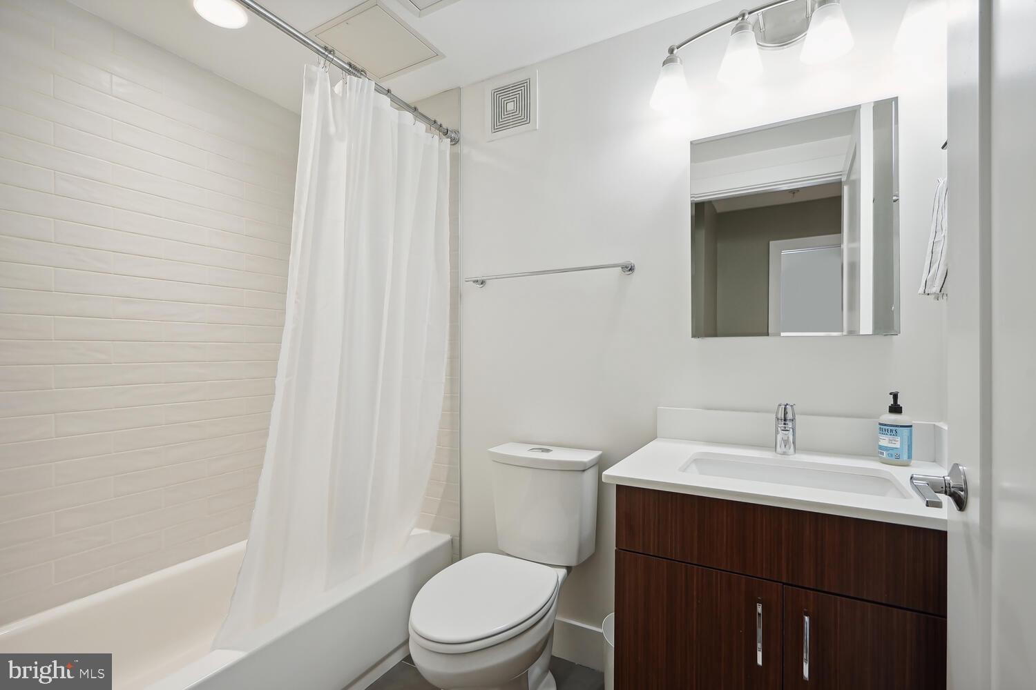 1111 Orren STREET NE Unit: 201