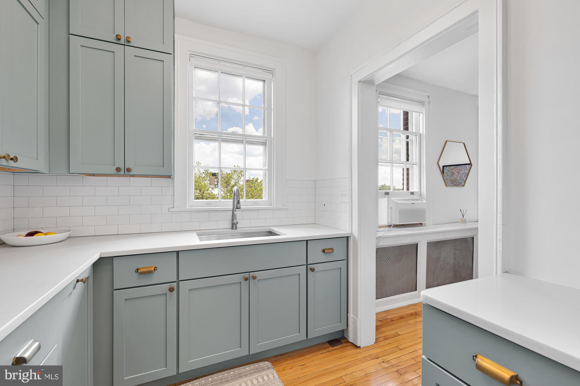 516 A St NE #303