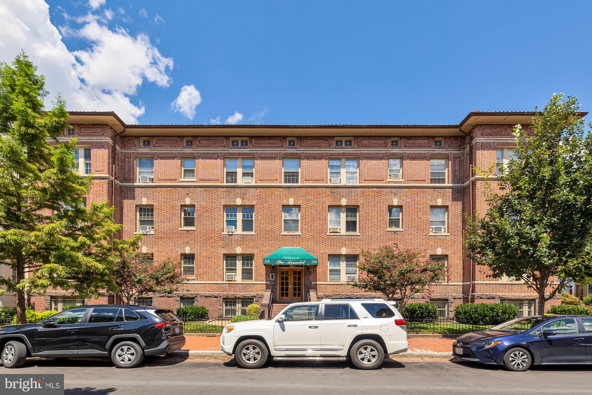 516 A St NE #303