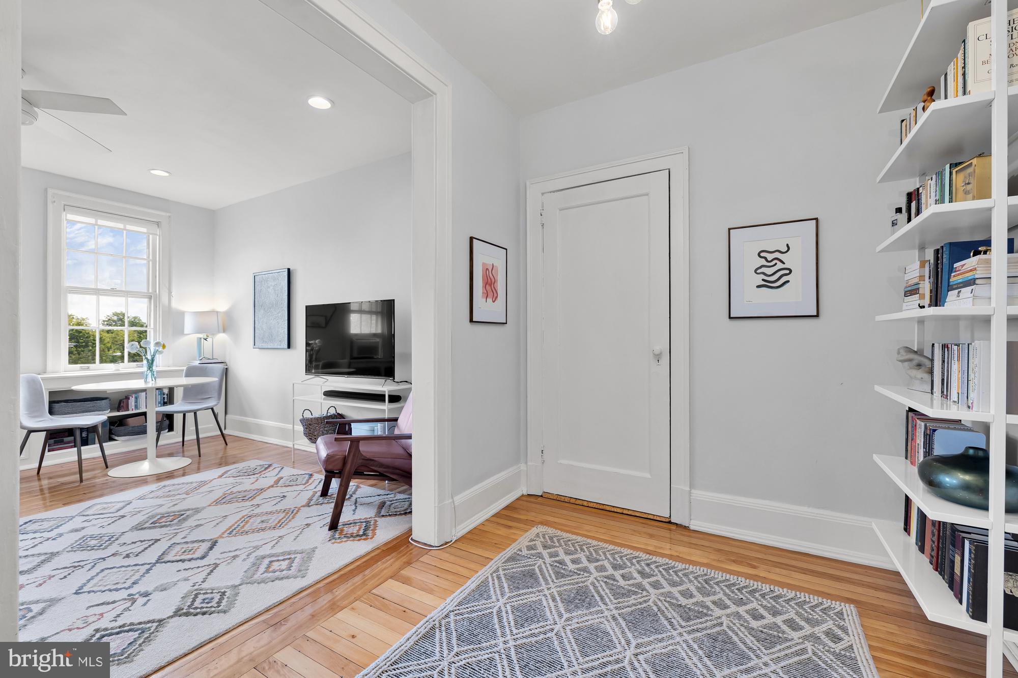 516 A St NE #303
