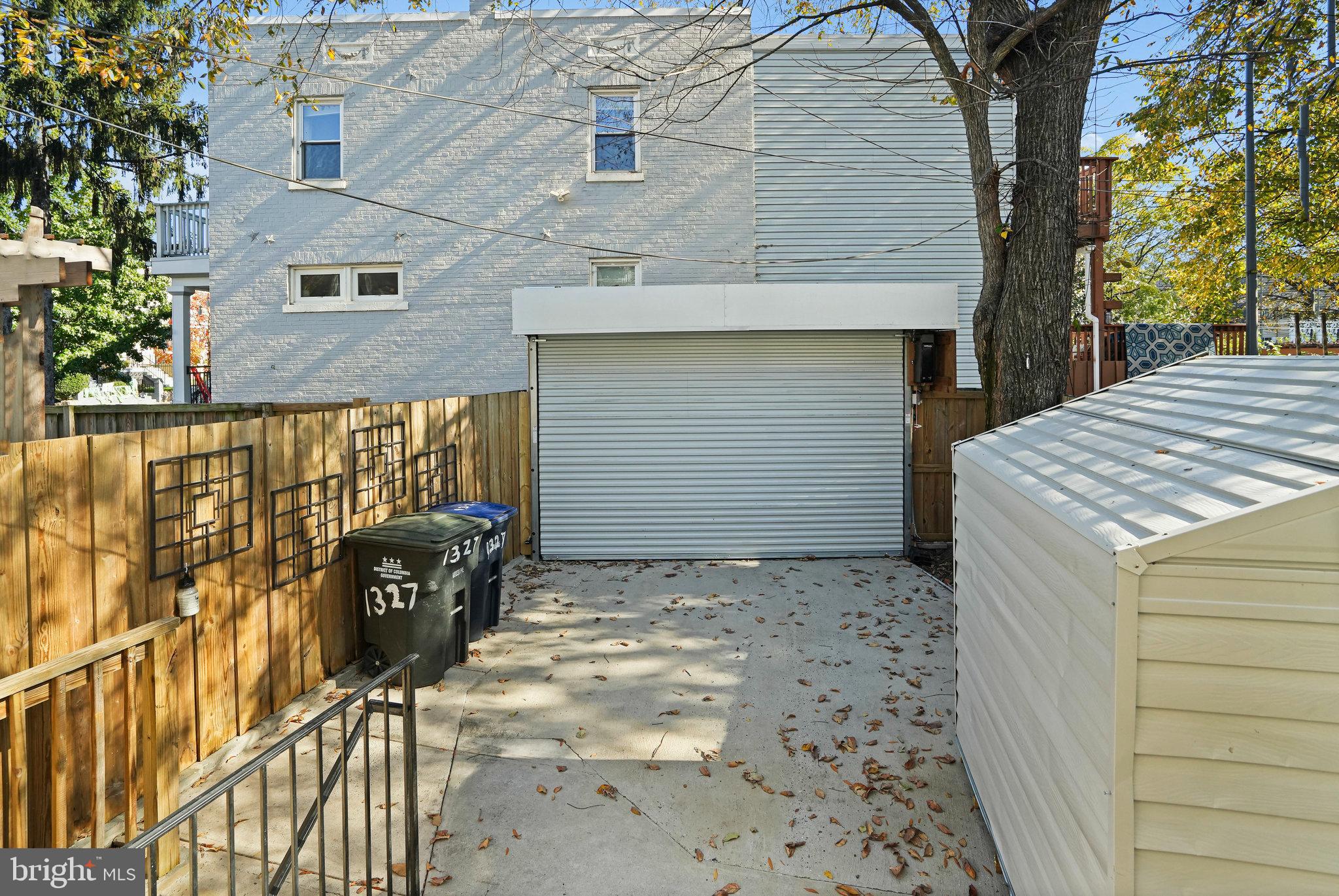 1327 W Virginia AVENUE NE