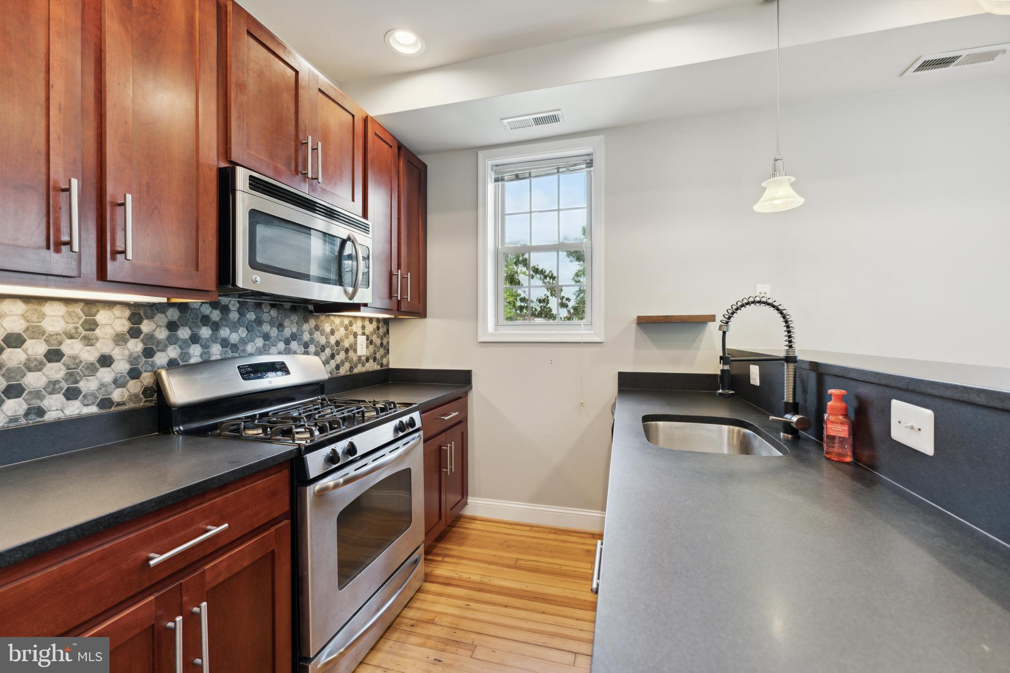 410 15th STREET NE Unit: 12